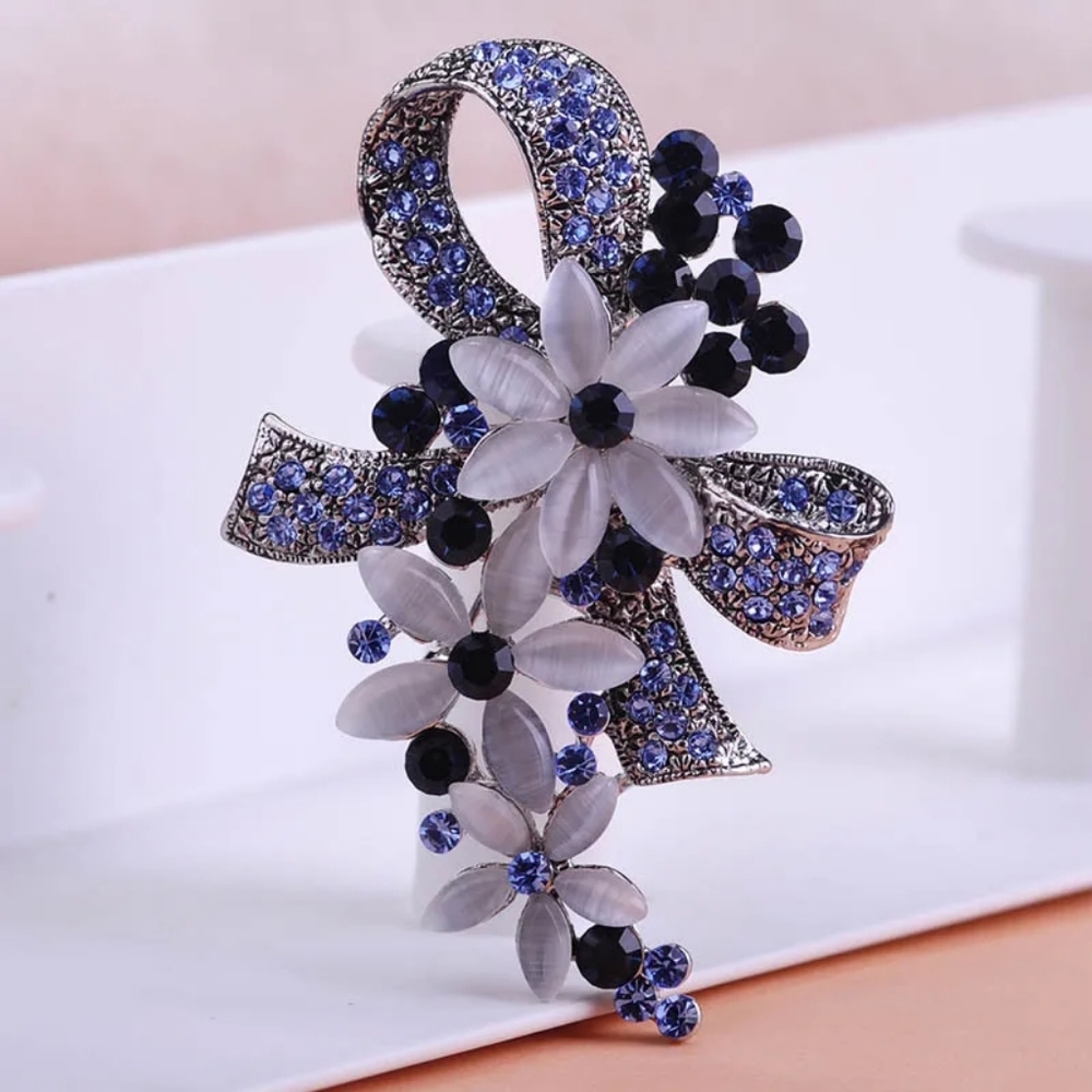 Antique Blue Rhinestone Flower Design Brooch